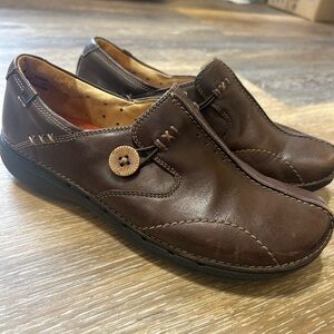 Clarks Unloop Leather Women's Slip On Size 6.5